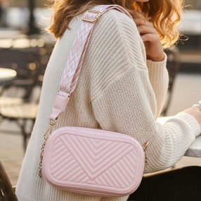 Bolsa crossbody compacta elegante moderna