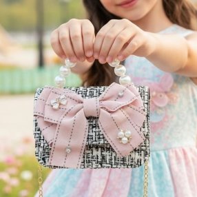 Mini bolsita para niña con perlas y cadena