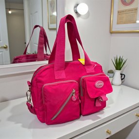 Bolsa multiusos fucsia con doble asa y correa ajustable