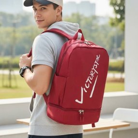 Mochila deportiva amplia con compartimento inferior