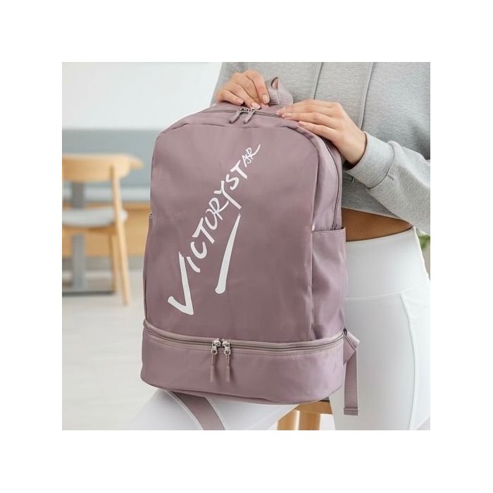 Mochila deportiva amplia con compartimento inferior