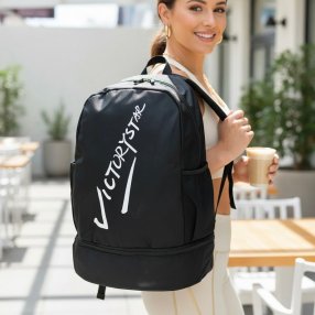 Mochila deportiva amplia con compartimento inferior