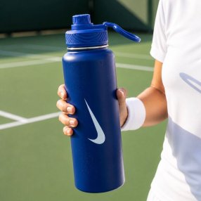 Botella térmica de diseño moderno con tapa segura y asa, ideal para us