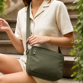 Bolsa Crossbody Compacta Con Correa Ajustable