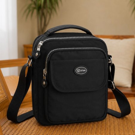 Bolso cross negro compacto para mujer ideal para uso diario