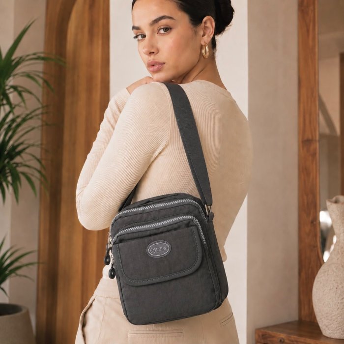 Bolso cross gris compacto para mujer ideal para uso diario