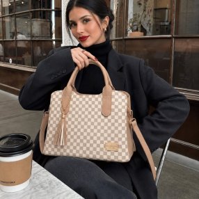 Bolsa Dama Ejecutiva con Borla y Correa Larga