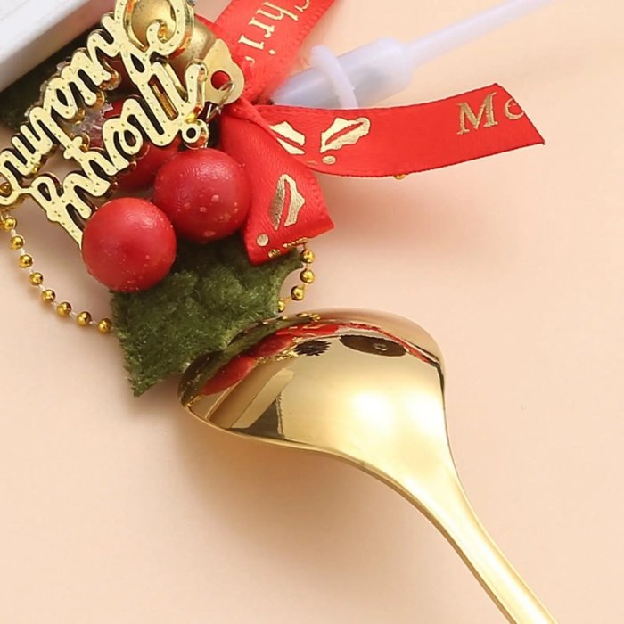 Set de 6 Cubiertos Navideños Dorados con Caja de Regalo